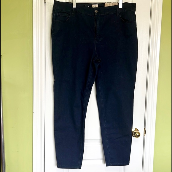 D/C Jeans Dark Wash Skinny Jeans - Picture 4 of 8